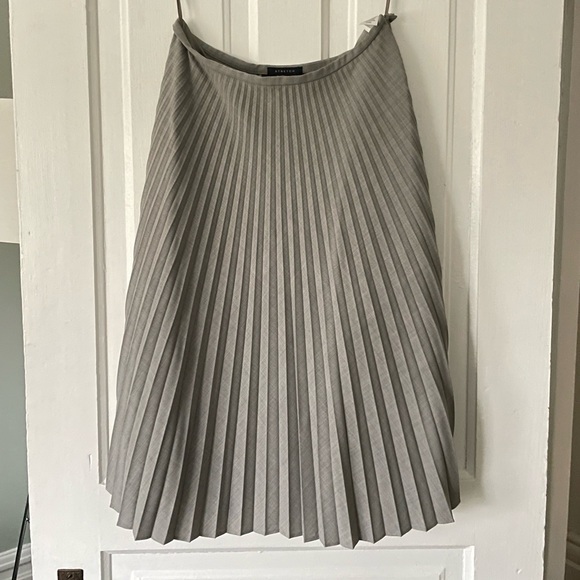 Grey pleated skirt - Picture 1 of 2
